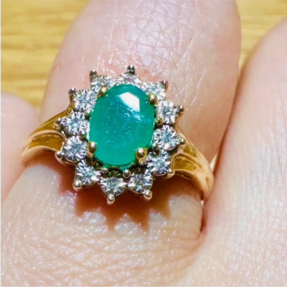New 10K Solid Real Gold Natural Emerald Natural Diamond ring sunburst 7 sizable